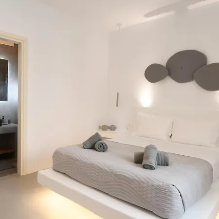 Super Paradise Pebbles Mykonos Town