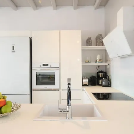 Super Paradise Pebbles Apartamento Mykonos Town